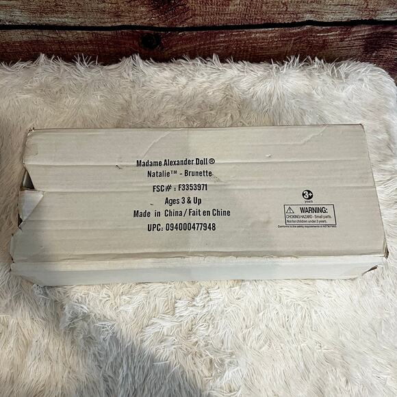 Madame Alexander Doll Natalie Authentic 2009 Avon Exclusive 18" Brunette w/ Box - Picture 4 of 4